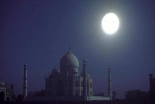 Tourists flock to enjoy 'Chamki' on Taj Mahal on Sharad Purnima despite Lunar Eclipse