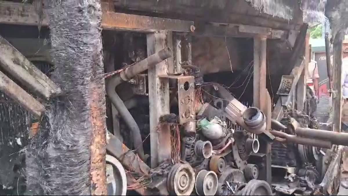 BUS FIRE ACCIDENT IN ERANAKULAM  POLICE REGISTERED CASE IN BUS FIRE  കെഎസ്ആർടിസി ലോ ഫ്ലോർ തീപിടിത്തം  LATEST NEWS IN MALAYALAM