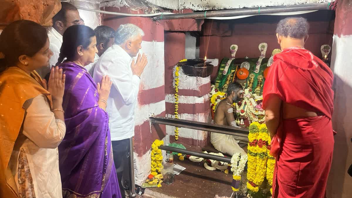 SOMANNA VISITS HASANAMBA TEMPLE