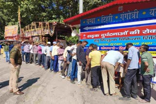 Free health camp organized in Rishikesh