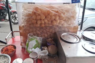 A streetside golgappa stall