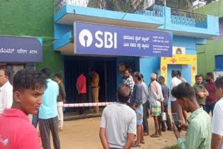 Burglars steal more than rs 12 crore worth gold from SBI branch in Davanagere Karnataka