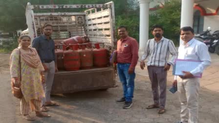 25 gas cylinders seized