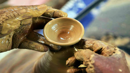 potter-of-kondagaon-has-made-an-automatic-diya-that-burns-for-24-hours