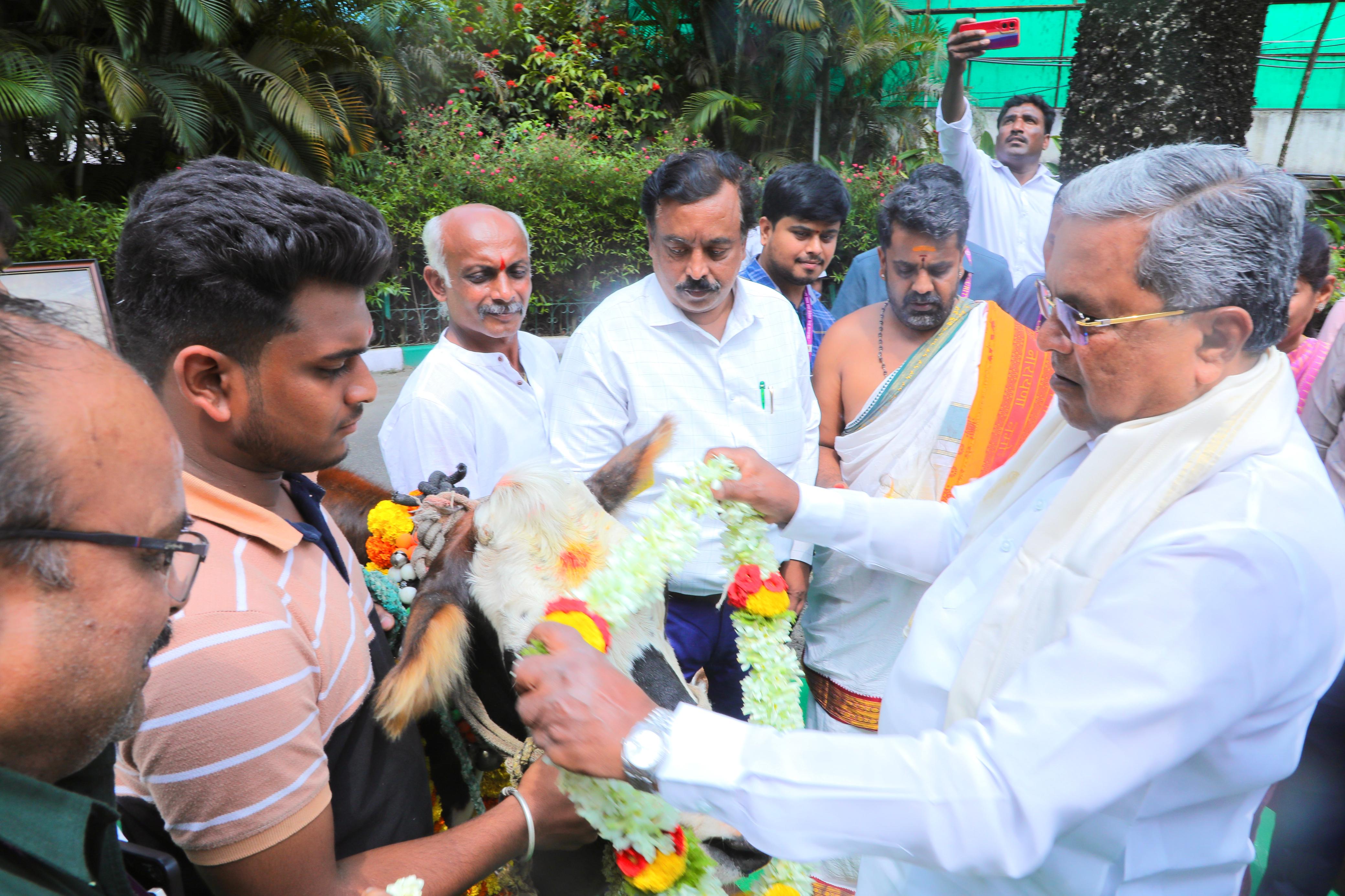 CM launches 21st National Livestock Census program in the state