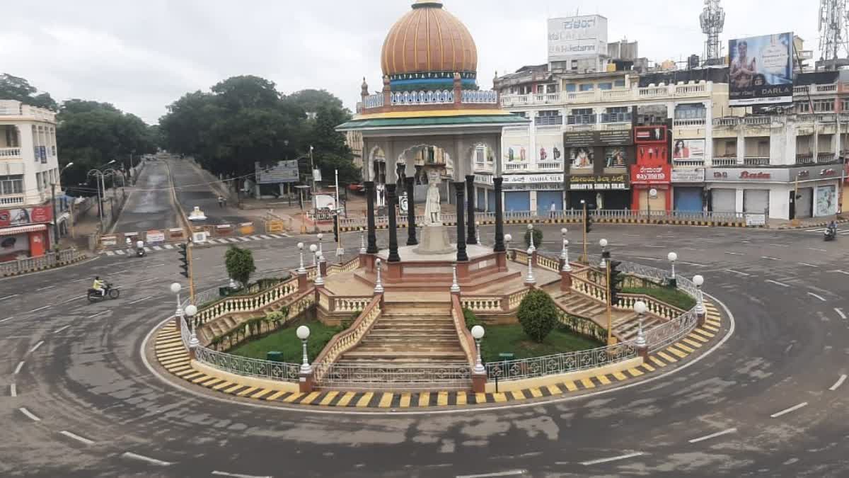 PhD student filed a case  student filed a case against the professor  case against the professor in Mysore  ಪ್ರೊಫೆಸರ್ ವಿರುದ್ಧ ಪ್ರಕರಣ  ಪ್ರಕರಣ ದಾಖಲಿಸಿದ ಪಿಎಚ್​​ಡಿ ವಿದ್ಯಾರ್ಥಿನಿ  ಪ್ರೊಫೆಸರ್ ವಿರುದ್ಧ ಕಿರುಕುಳ ಆರೋಪ  ಪ್ರೊಫೆಸರ್ ವಿರುದ್ಧ ಜಾತಿ ನಿಂದನೆ ಪ್ರಕರಣ  ದೈಹಿಕ ಮತ್ತು ಮಾನಸಿಕ ಕಿರುಕುಳ  ಪ್ರೊಫೆಸರ್​ ಮೇಲೆ ದೈಹಿಕ ಮತ್ತು ಮಾನಿಸಕ ಕಿರುಕುಳ  ಶುಭ ಗೋಪಾಲ್  ಪಿಎಚ್​ಡಿ ವಿದ್ಯಾರ್ಥಿನಿ ಆರೋಪ