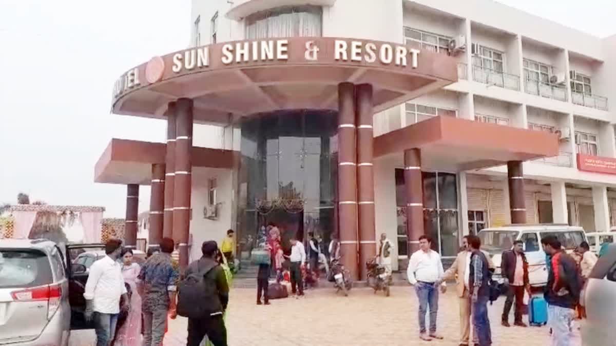 wedding ceremony hotel stole jewelery