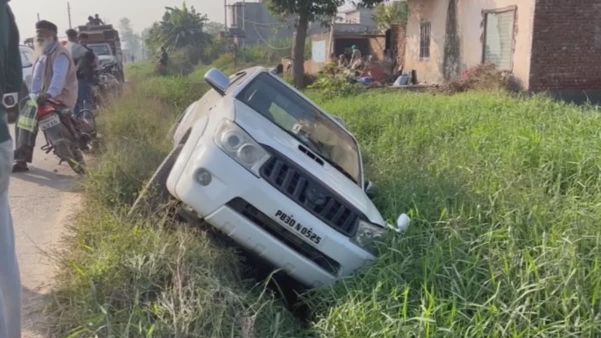 A luxury vehicle fell into the drain during a dispute in Jandiala Guru of Amritsar