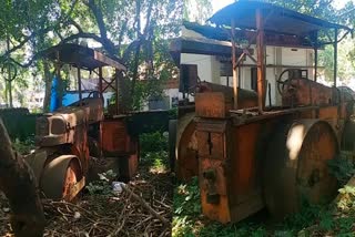 Road roller for auction  Kerala government PWD to auction road rollers  Kerala PWD to auction road rollers  Old road rollers cause money loss to government  Old road rollers for auction  സർക്കാർ ലേലം  റോഡ് റോളറുകൾ ലേലം ചെയ്യാനൊരുങ്ങി പിഡബ്ല്യൂഡി  പിഡബ്ല്യൂഡി  പൊതുമരാമത്ത് വകുപ്പ് റോഡ് റോളർ ലേലം  Public Work Department of Kerala auction  ലേലം ചെയ്യാനൊരുങ്ങി സർക്കാർ  റോഡ് റോളറുകൾ ലേലം ചെയ്യാനൊരുങ്ങി സർക്കാർ