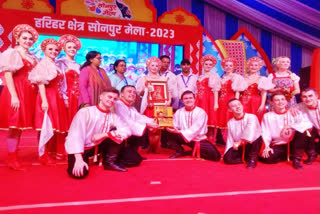 Russian Folk Dance Artist at world-famous Sonepur Mela