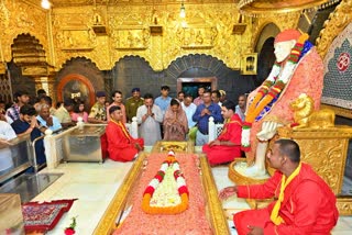 Supriya Sule took darshan of Sai Baba