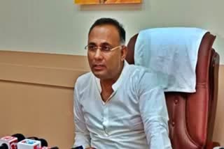 Minister Dinesh Gundu Rao spoke at the press conference.