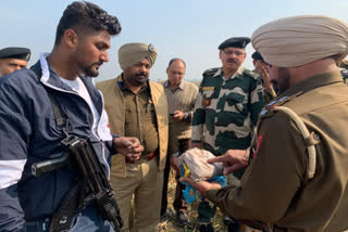 BSF and Punjab Police recovered 1 kg of heroin from Khemkaran area