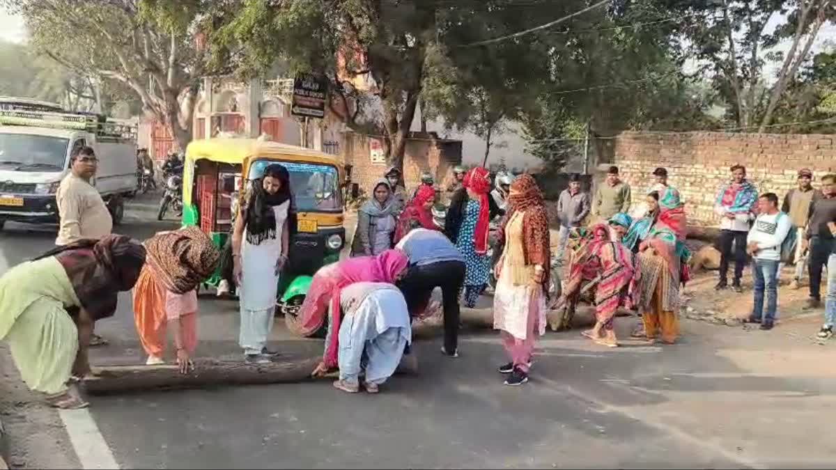 PEOPLE BLOCKED THE ROAD