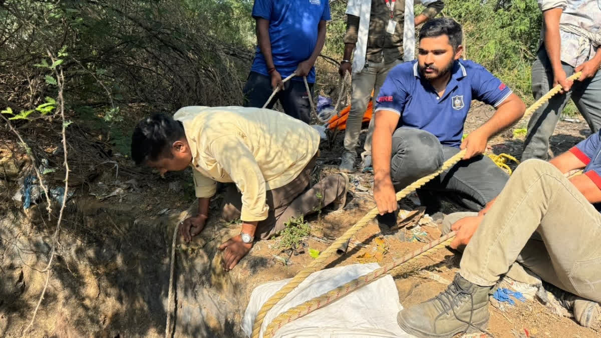 A heart-breaking tragedy unfolded in Gujarat’s Bhuj when a 22-year-old woman fell into an open well near the Danteshwar Mahadev Temple while talking on the phone.