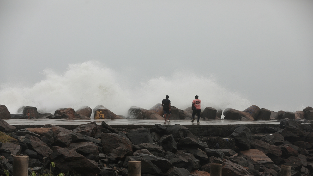 CYCLONE FENGAL  ORANGE ALERT IN KERALA  CYCLONE FENGAL TAMIL NADU  PUDUCHERRY CYCLONE