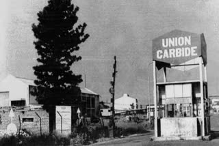 40 years after the Bhopal Gas Tragedy, thousands of families still suffer from respiratory diseases, congenital deformities and lack of justice due to Union Carbide's negligence.