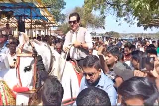 minister-zameer-ahmed-khan-horse-riding-in-shiggaone