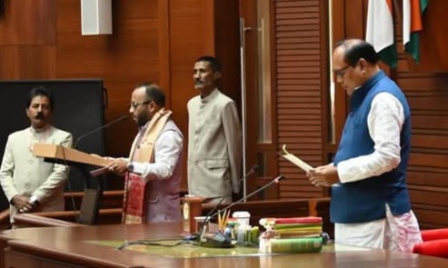 Five newly-elected MLAs take oath in Assam Assembly