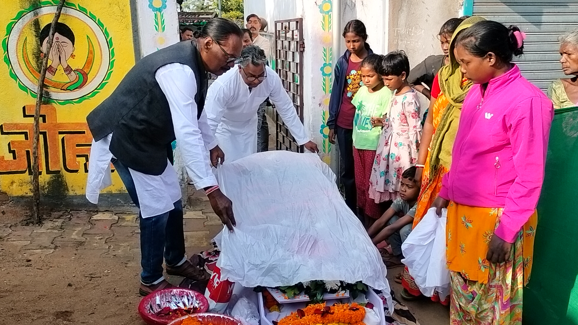 Leaders paid tribute to Birsa Munda descendant after death in road accident in Khunti