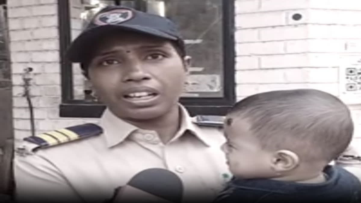 A female constable, Mangal Sayaji Lakde was compelled to bring her 9-month-old baby while on duty