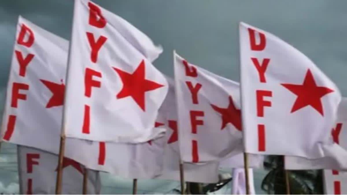 DYFI Protest  ഡിവൈഎഫ്ഐ മനുഷ്യച്ചങ്ങല  മനുഷ്യച്ചങ്ങല പ്രതിഷേധം  VK Sanoj DYFI