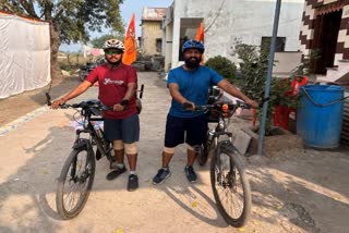 Two youths from Maharashtra left for Ayodhya on bicycle