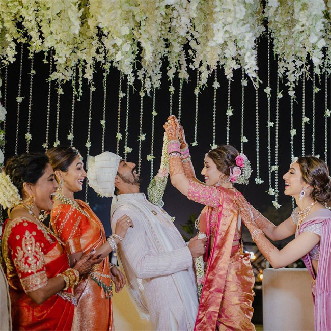 Brother Wedding Photos Shares  Brother Wedding Photos Shares by Pooja Hegde  Pooja Hegde Brother Wedding  Bollywood actress Pooja hegde  ಪೂಜಾ ಹೆಗ್ಡೆ ಸಹೋದರ ರಿಷಬ್ ಹೆಗ್ಡೆ  ರಿಷಬ್ ಹೆಗ್ಡೆ ಅವರು ದಾಂಪತ್ಯ ಜೀವನ  ಹಿರಿಯ ಸಹೋದರನ ಮದುವೆ ಫೋಟೋ  ಜನಪ್ರಿಯ ನಟಿ ಪೂಜಾ ಹೆಗ್ಡೆ  ಪೂಜಾ ಹೆಗ್ಡೆ ಸಹೋದರ ರಿಷಬ್ ಹೆಗ್ಡೆ ಮದುವೆ ಅದ್ಧೂರಿ  ನನ್ನ ಸಹೋದರ ಪ್ರೀತಿಸಿ ಮದುವೆ