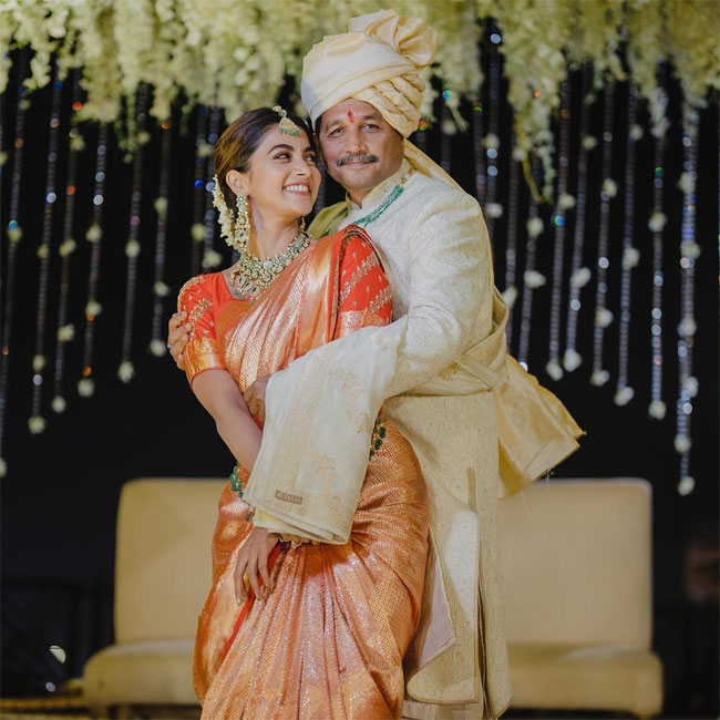 Brother Wedding Photos Shares  Brother Wedding Photos Shares by Pooja Hegde  Pooja Hegde Brother Wedding  Bollywood actress Pooja hegde  ಪೂಜಾ ಹೆಗ್ಡೆ ಸಹೋದರ ರಿಷಬ್ ಹೆಗ್ಡೆ  ರಿಷಬ್ ಹೆಗ್ಡೆ ಅವರು ದಾಂಪತ್ಯ ಜೀವನ  ಹಿರಿಯ ಸಹೋದರನ ಮದುವೆ ಫೋಟೋ  ಜನಪ್ರಿಯ ನಟಿ ಪೂಜಾ ಹೆಗ್ಡೆ  ಪೂಜಾ ಹೆಗ್ಡೆ ಸಹೋದರ ರಿಷಬ್ ಹೆಗ್ಡೆ ಮದುವೆ ಅದ್ಧೂರಿ  ನನ್ನ ಸಹೋದರ ಪ್ರೀತಿಸಿ ಮದುವೆ