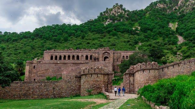 History & Mystery Behind Bhangarh fort,  India's Most Haunted place, Bhangarh fort, ଭାନଗଡ଼ ଦୁର୍ଗ, ଇତିହାସ ରହସ୍ୟ ଆଉ ଭୟ, unknown facts abut bhangarh fort, unknown facts, ଅଜଣା କଥା