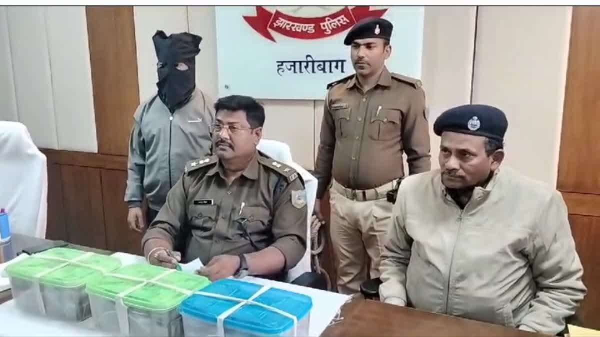 Hazaribag police exposed theft case of Rs 45 lakh