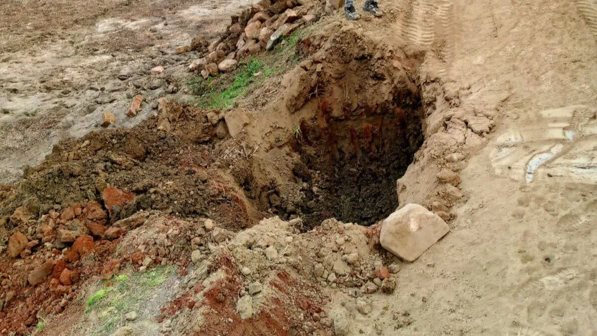 Shivpuri Police Made Big Pits