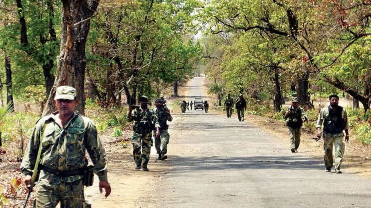 ଛତିଶଗଡରେ CRPF କ୍ୟାମ୍ପ ଉପରେ ନକ୍ସଲ ଆକ୍ରମଣ: 3 ଯବାନ ଶହୀଦ, ଏକାଧିକ ଜବାନ ଆହତ