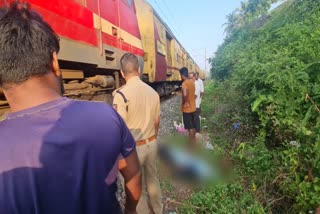 train accident death kasaragode  യുവാക്കൾ ട്രെയിൻ തട്ടി മരിച്ചു  two persons dead hit by a train  കാസർകോട് രണ്ട്പേരെ ട്രെയിനിടിച്ചു