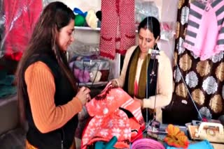 Hamirpur Rina Kumari Erans Lakhs with Knitting Machine