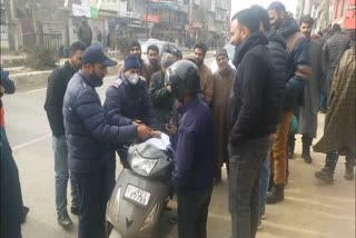 drive-against-traffic-violators-in-anantnag-intensified