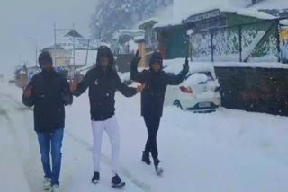 snowfall-brings-happiness-to-tourists-in-sonamarg-kashmir