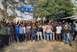 http://10.10.50.75//jharkhand/30-January-2024/jh-wes-01-candidates-demanded-cancellation-of-jssc-cgl-exam-held-a-symbolic-demonstration-in-tambo-chowk-candidates-formed-kolhan-student-union-to-get-the-exam-canceled-video-jh10021_30012024155953_3001f_1706610593_46.jpg