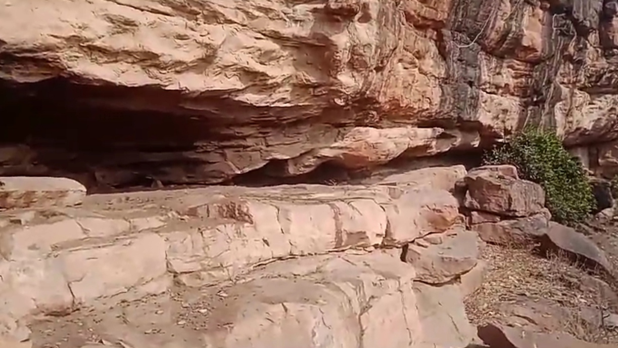 rock paintings in Abchand caves