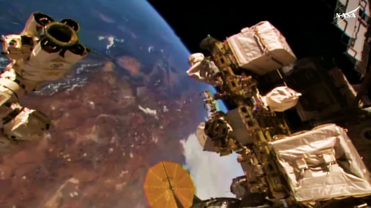 SUNITA WILLIAMS SPACEWALK  SUNITA WILLIAMS SPACEWALK LIVE  ASTRONAUT SUNITA WILLIAMS  BARRY WILMORE