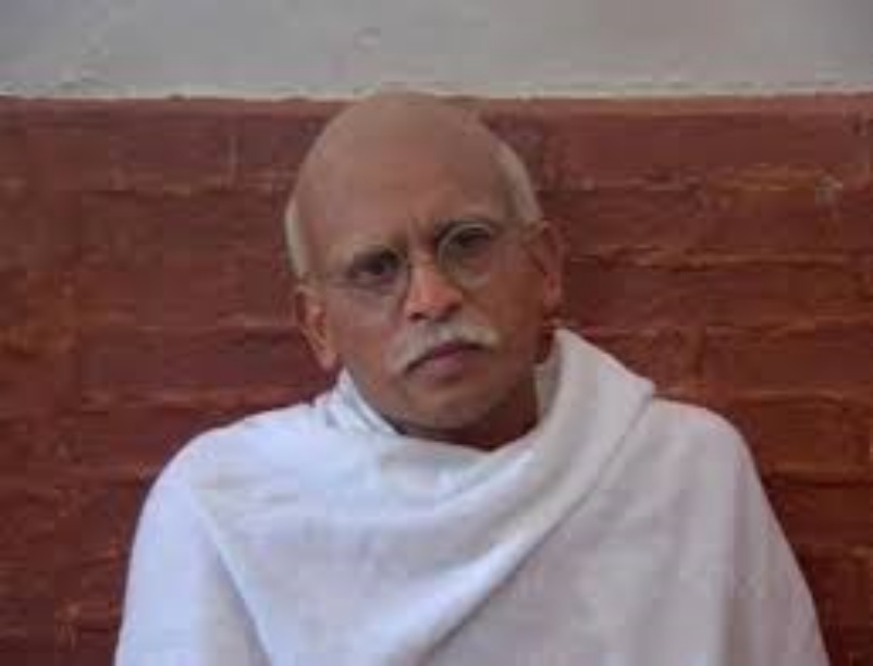 Annu Kapoor as Mahatma Gandhi in Sardar