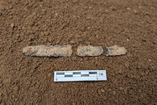 An iron knife weighing 22.97 grams and 13 cm long was unearthed at 257 cm depth during excavations in Marungur.