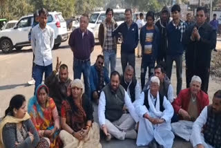 Congress workers sit on dharna