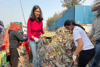 Police did not allow Rajya Sabha MP Swati Maliwal to go to Arvind Kejriwal's house through barricading