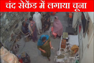 Female thief gang steals brass statues from shop in rewari captured in CCTV camera