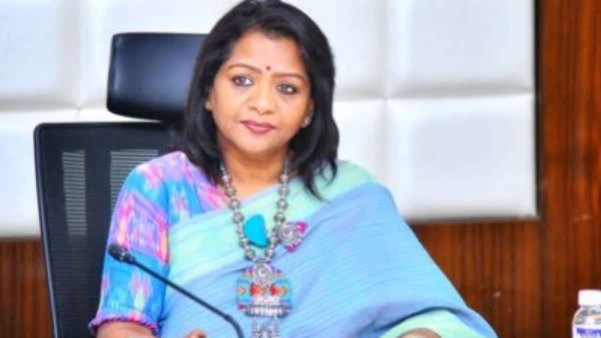 Hyderabad Mayor Vijaya Laxmi R Gadwal on Saturday joined Congress in the presence of Chief Minister A Revanth Reddy, AICC incharge of party affairs in Telangana Deepa Dasmunsi and other leaders.