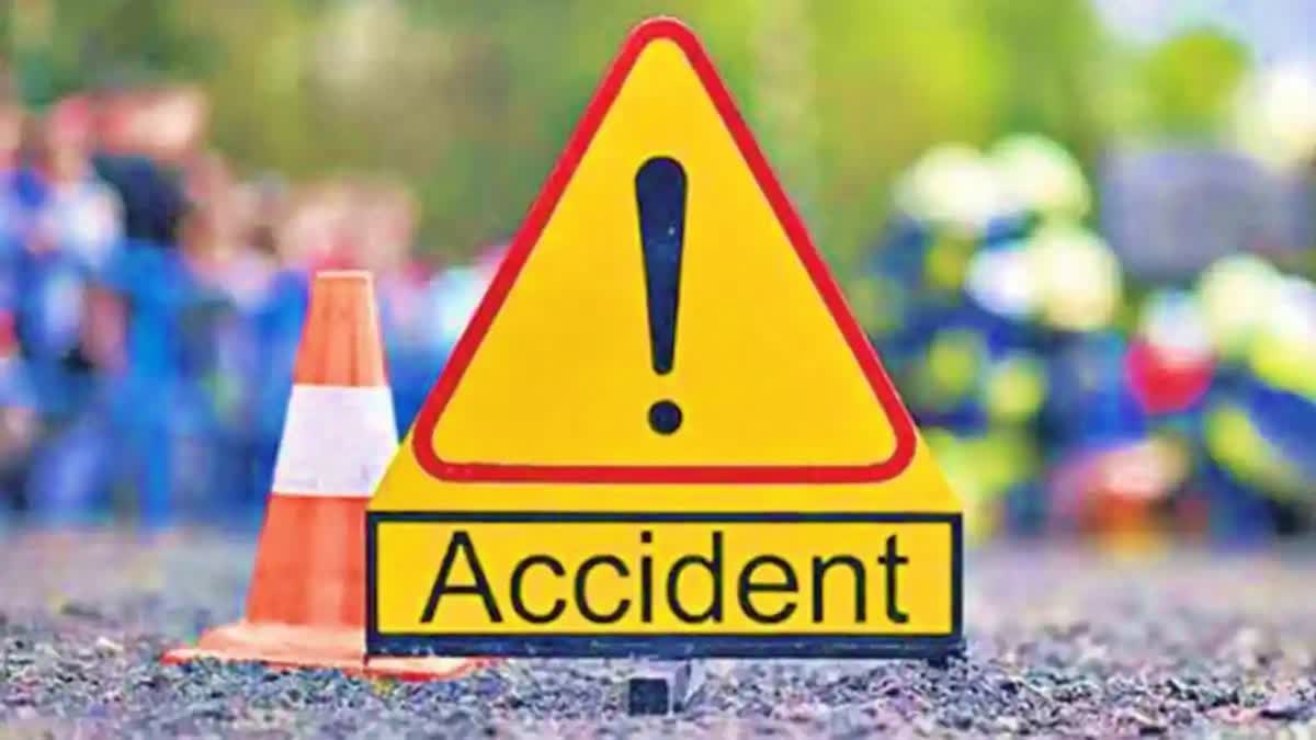auto_overturned_25_injured_road_accidents_in_andhra_pradesh