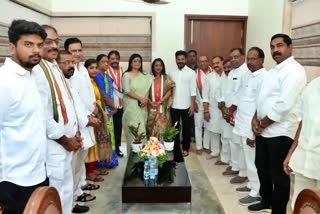 GHMC Mayor Vijayalakshmi and some other key leaders of BRS joined the Congress