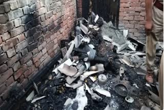 Four members of a family died when a gas cylinder exploded while making tea in Deoria