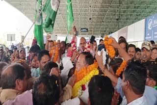 Ramtal Choudhary welcomed on reaching Ranchi after joining Congress